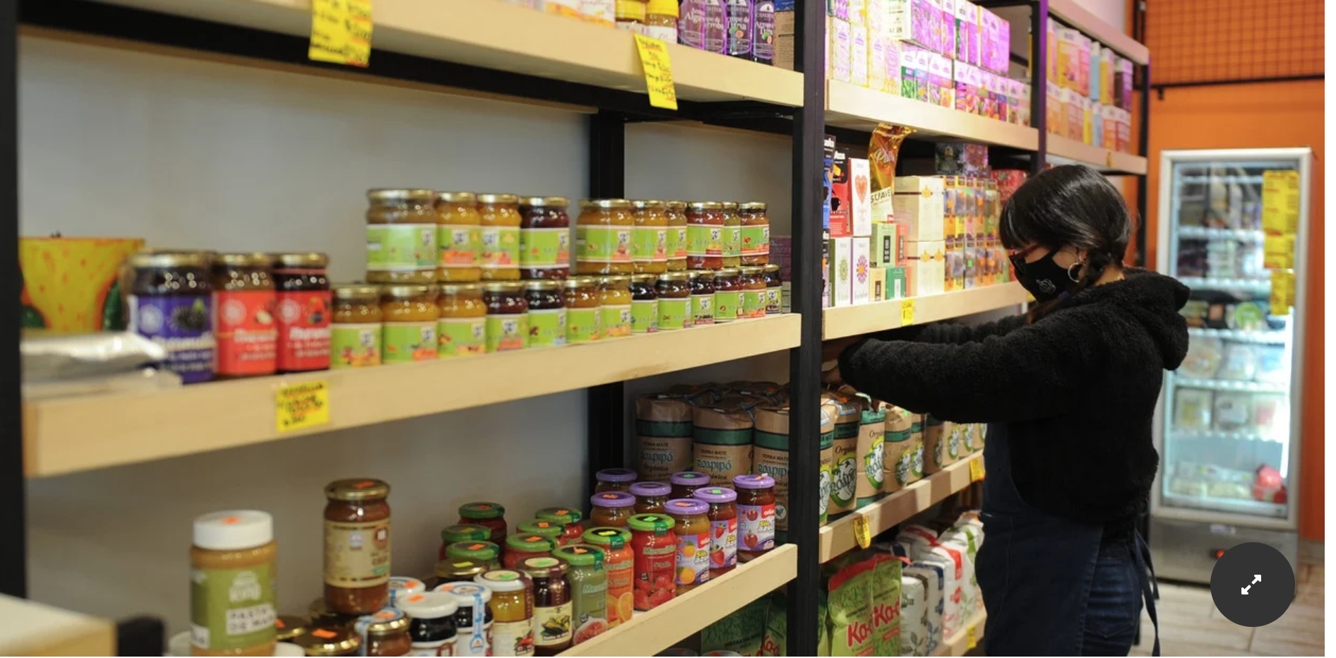 Las dietéticas, un boom que consolidó la pandemia: cada vez más gente compra allí y cada vez ofrecen más productos 